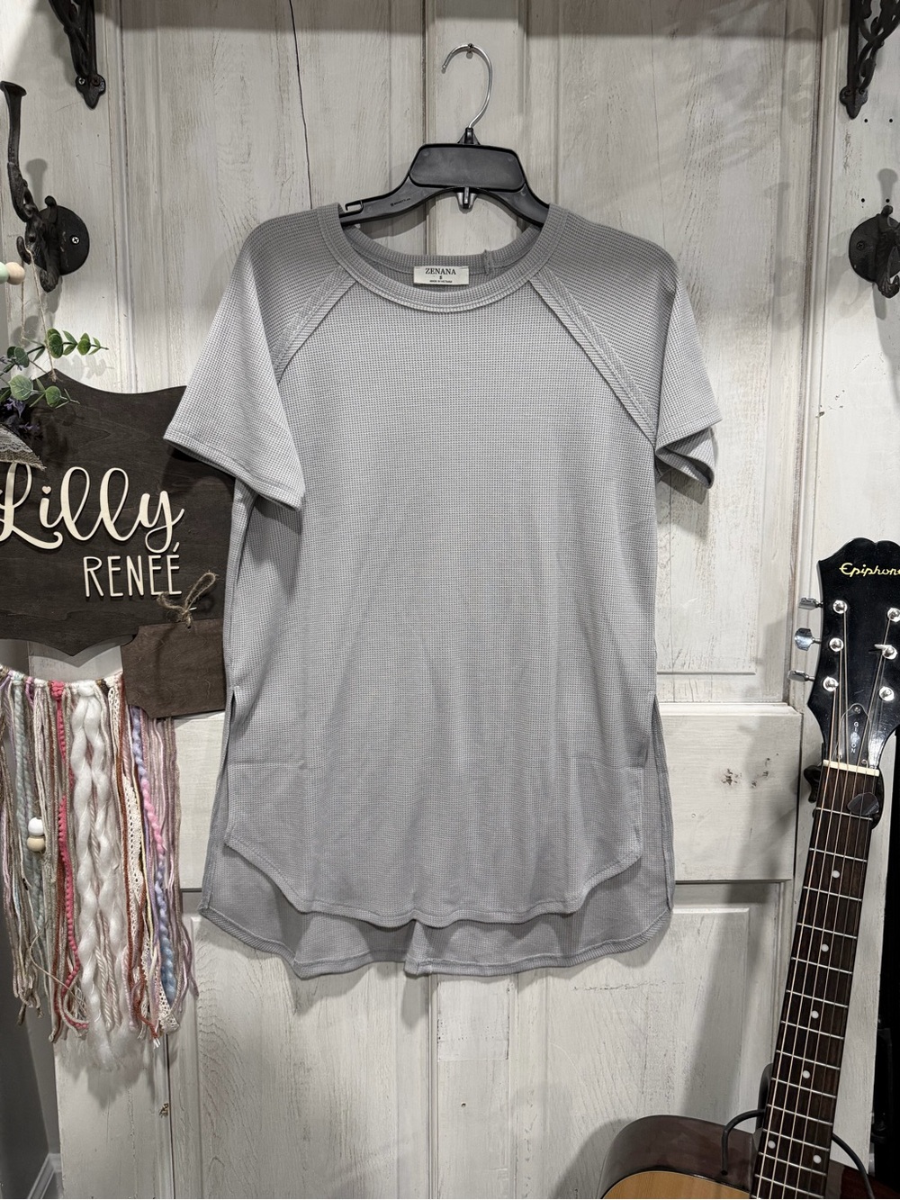 Zenana Outfitters Short-Sleeve Tunic Top in Light Gray